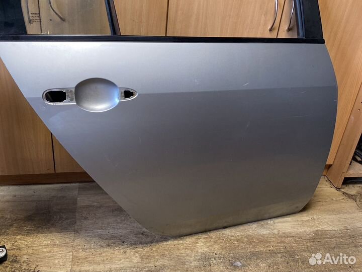 Nissan primera p12 дверь задняя правая хэтчбек