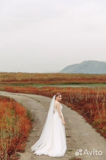 Свадебное платье со шлейфом