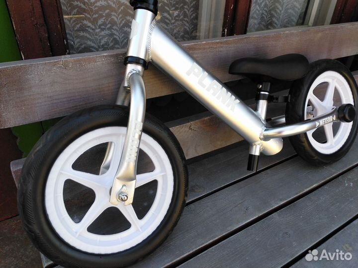 Новый беговел от 1,5-5 лет легкий вес 1,98 кг