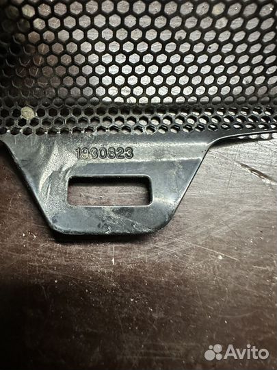 Сетка капота правая Scania 5 1930823