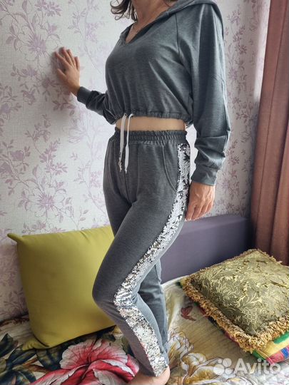 Спортивный костюм женский