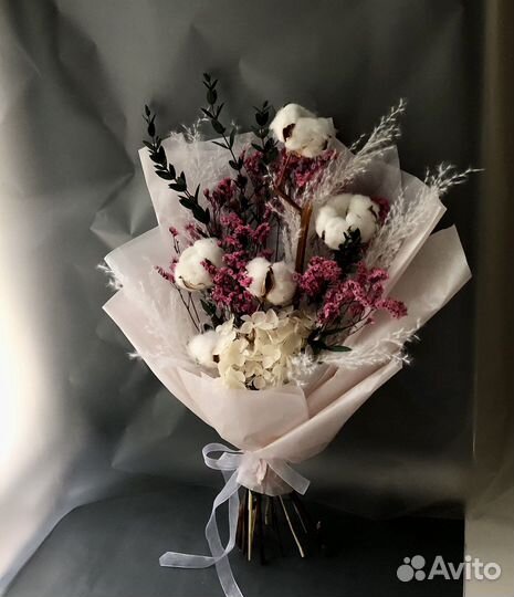 Букет из сухоцветов с ветками хлопка