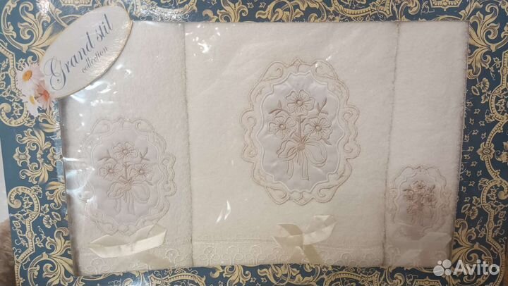 Набор махровых полотенец новый