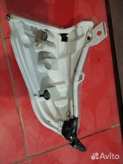 Правый, боковой, фонарь Ниссан Лиф