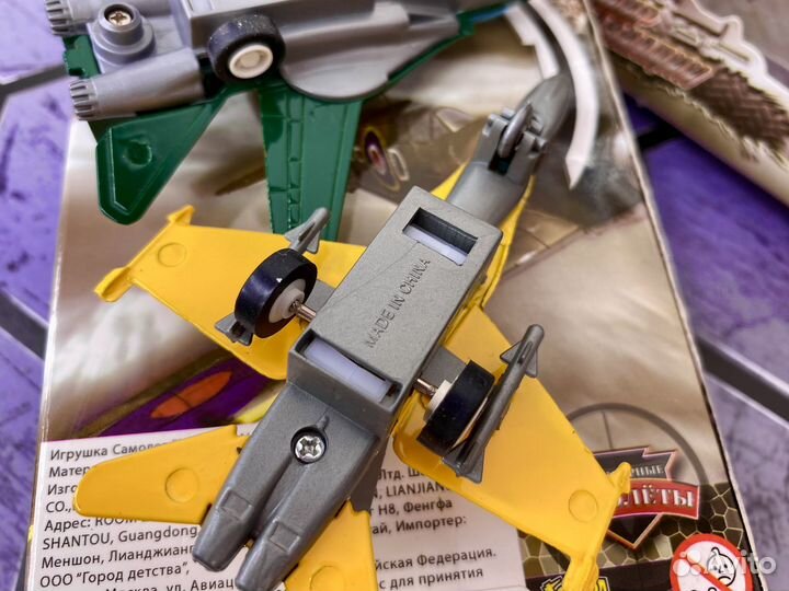 Самолет истребитель реалистичный металлический