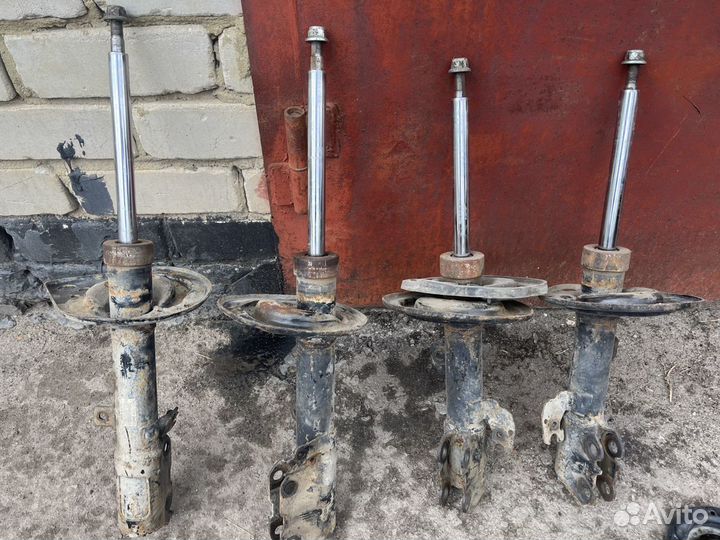 Стойки камри 40