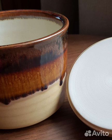 Банка с крышкой-гнетом керамика Япония