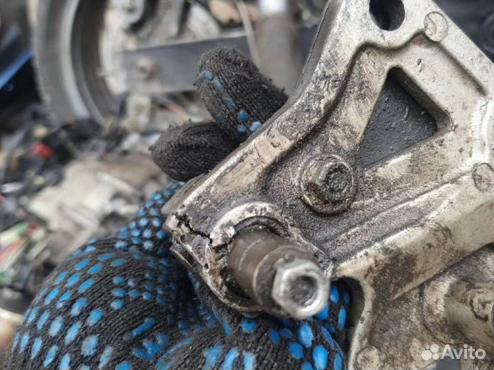 Правая водительская подножка Kawasaki ZZR600