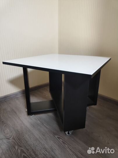 Журнальный столик