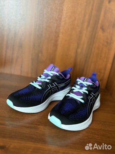 Кроссовки женские asics