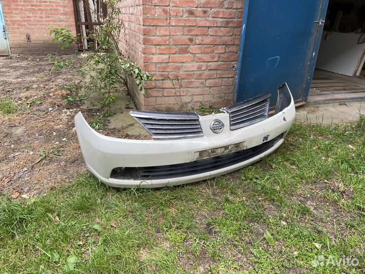 Передний бампер nissan tiida latio