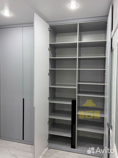 Шкаф двухстворчатый