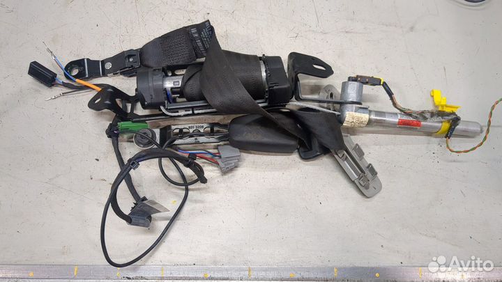 Ремень безопасности левый передний Volvo XC70