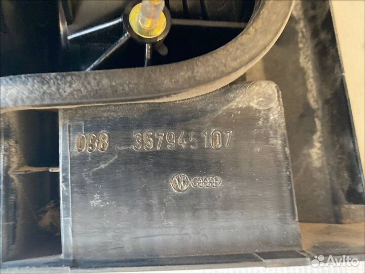 Фонарь задний внутренний левый Volkswagen Passat