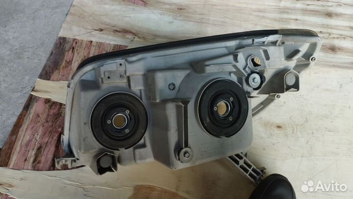 Фара правая Toyota 4runner