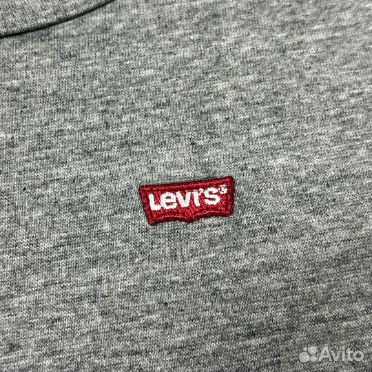 Женская Футболка Levis размер XS