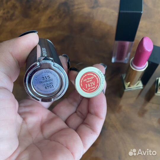 Косметика для губ