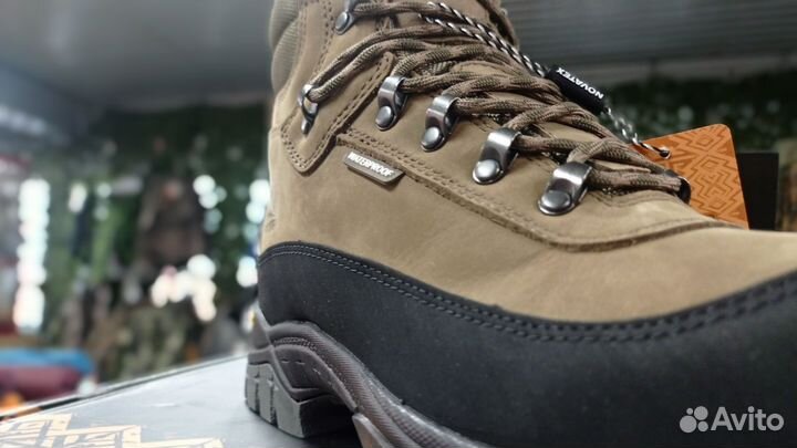 Трекинговые ботинки
