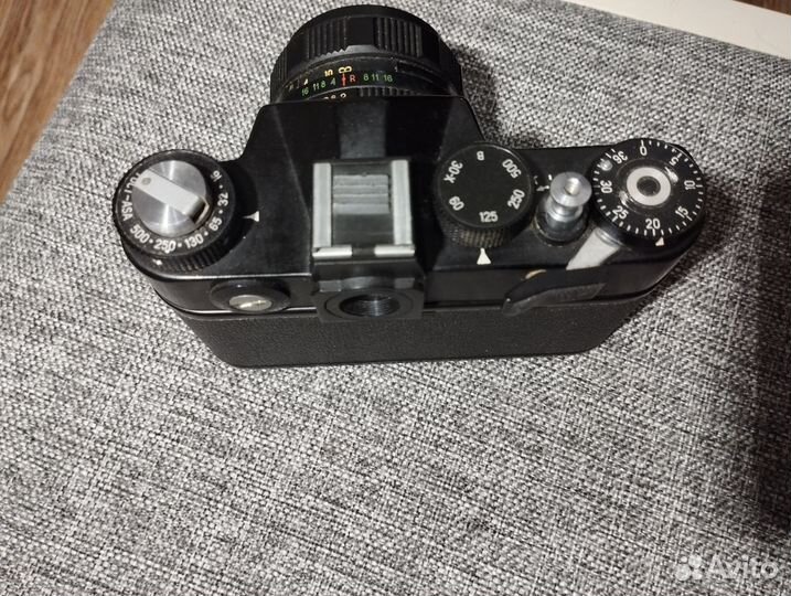 Зеркальный фотоаппарат Зенит