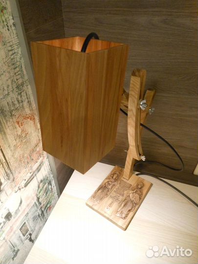 Лампа настольная из дерева