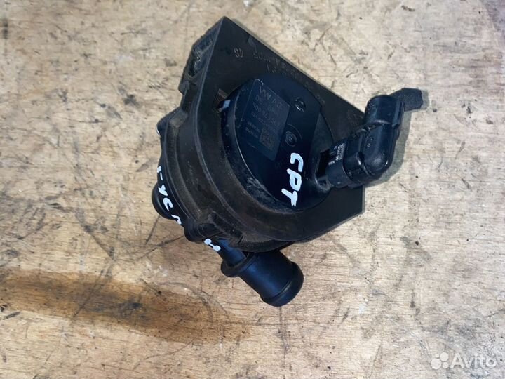 Насос водяной 5Q0965567 1.4tsi Golf 7