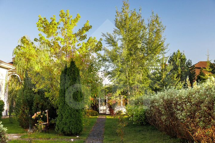 Дом 550 м² на участке 14,9 сот.