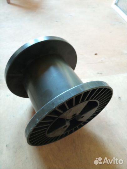 Катушки пластиковые и деревянные