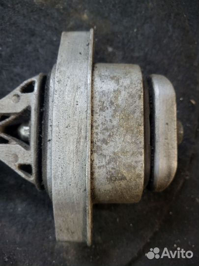 Задняя опора подушка двс АКПП volkswagen bora 1.6