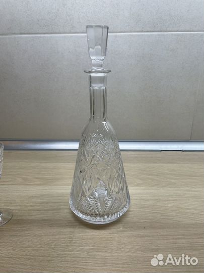 Хрустальный графинчик с рюмками