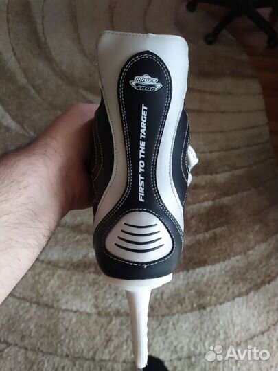 Коньки хоккейные