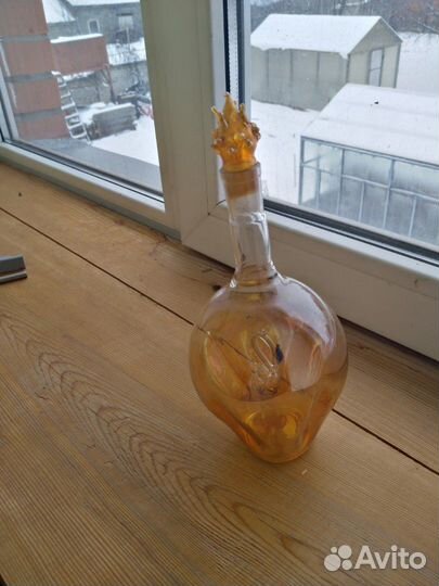 Графин с лебедем и притертой крышкой