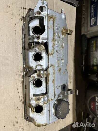 Клапанная крышка mitsubishi 4G93, 4G92