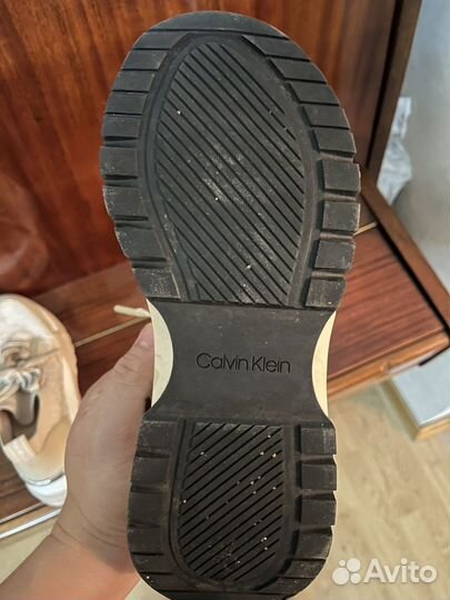 Кроссовки женские