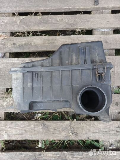 Корпус воздушного фильтра пассат б3 2е