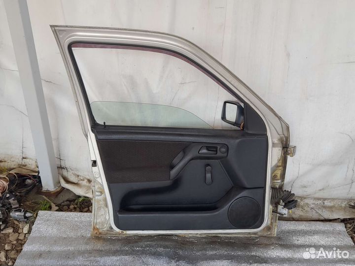 Передняя левая дверь на Volkswagen Golf 3