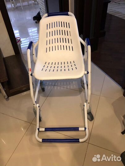 Пластиковый стул на колесах RX 207