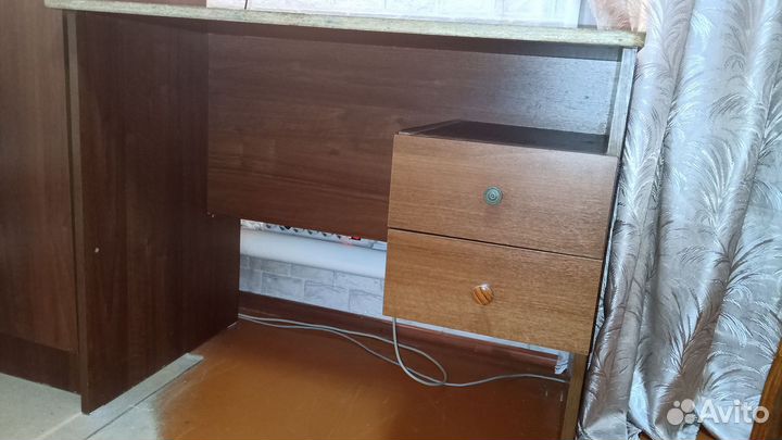 Письменный стол