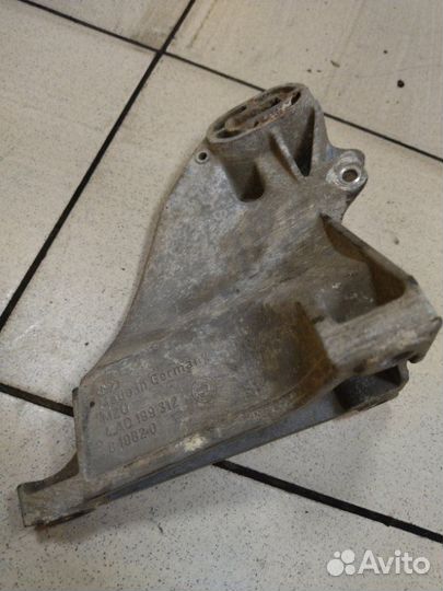 Кронштейн двигателя правый Audi 100 AAR 1994