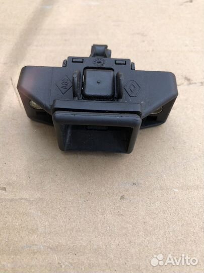 Замок багажника Renault Sandero 1