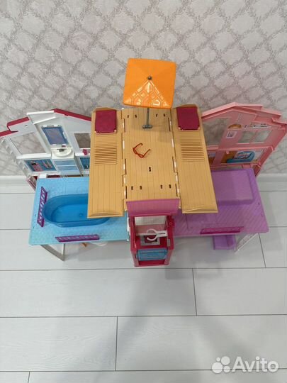 Домик для Барби с лифтом и мебелью