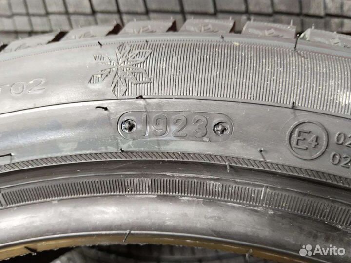 Triangle PL02 235/45 R18 98V