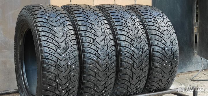 Nokian Tyres Hakkapeliitta 8 SUV 215/65 R16 102T