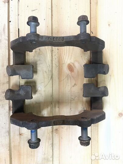 Скоба суппорта 300 мм Ford Focus 2 Mazda 3