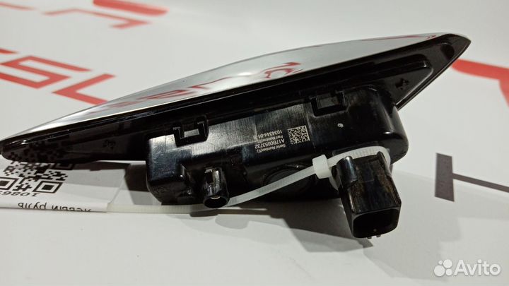 Повторитель поворота лев. Tesla Model X 2017