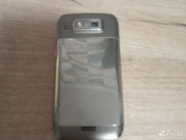 Телефон Nokia e72