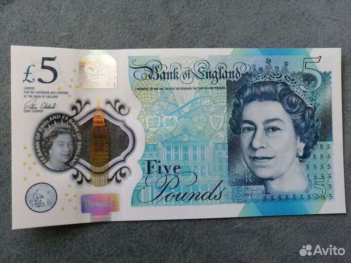 Купюра 5 фунтов с изображениям Черчиля
