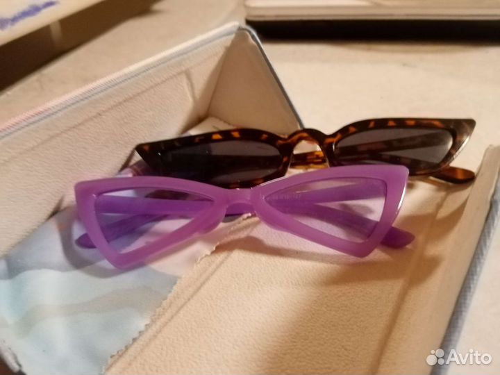 Очки и очечница