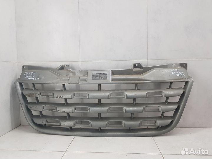 Решетка радиатора Renault Master