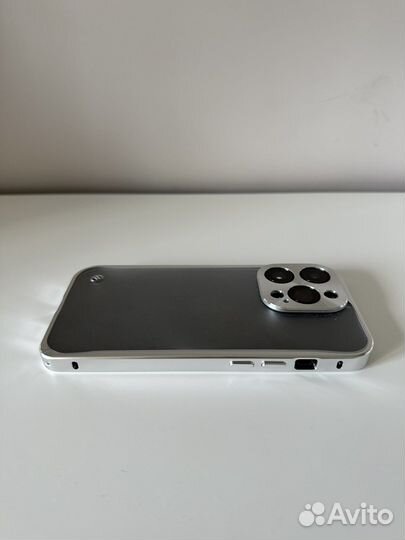 Металлический чехол на iPhone 14 Pro