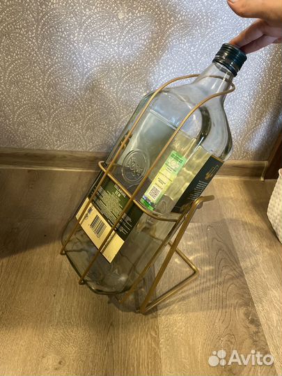 Бутылка на качелях